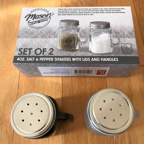 New in box Mason Jar Set of 2 Salt & Pepper Shakers - Picture 2 of 3